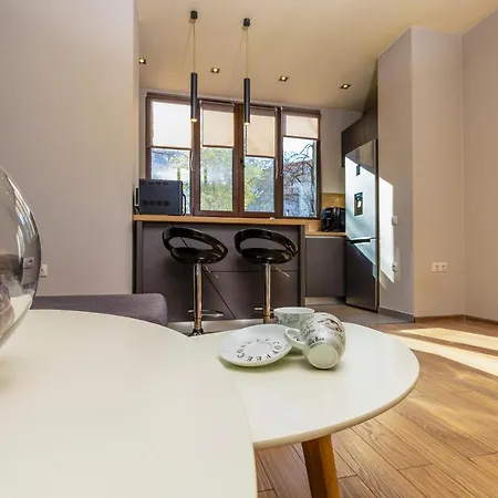 Beautiful 1bd Flat With A Parking Spot In The Centre Апартамент *