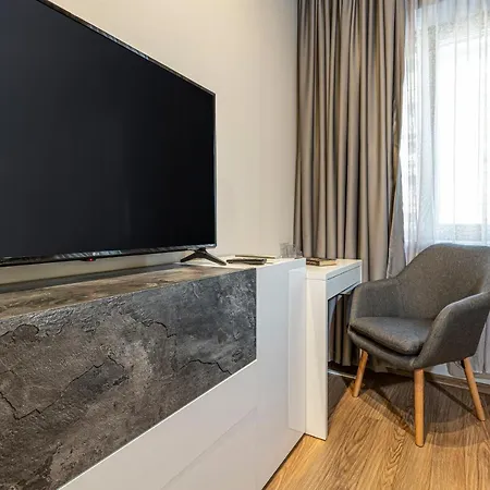 Beautiful 1bd Flat With A Parking Spot In The Centre